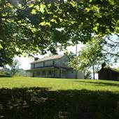 Farmhouse Creekside Resort